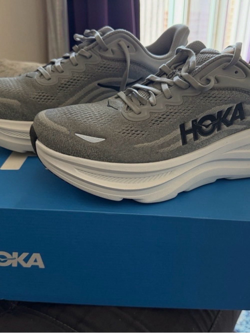 Hoka bondi Men's Gray and White Plush Cushion Running Shoes size 10